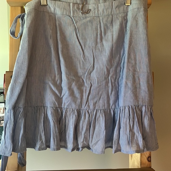 Blue and white stripe wrap skirt. SzL - Picture 6 of 9